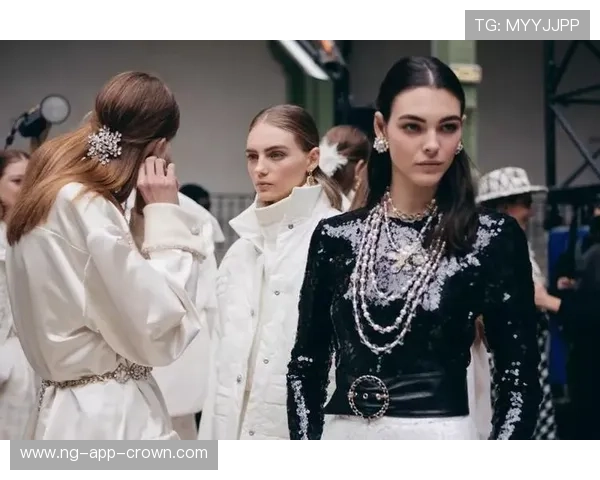 乔治这合同拿得比顶流爱豆还稳,场下穿搭都快成高定秀了 乔治这合同拿得比顶流爱豆还稳,场下穿搭都快成高定秀了