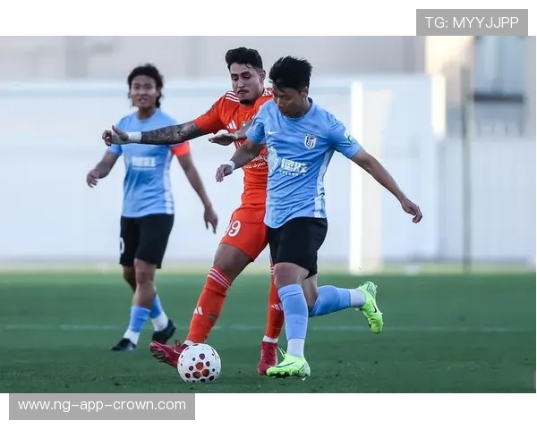 孔蒂三后卫体系本赛季表现稳健，战术执行力持续提升