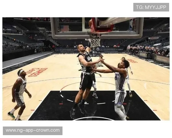 扬尼斯挡拆创造更多进攻空间，提升关键时刻得分效率明显