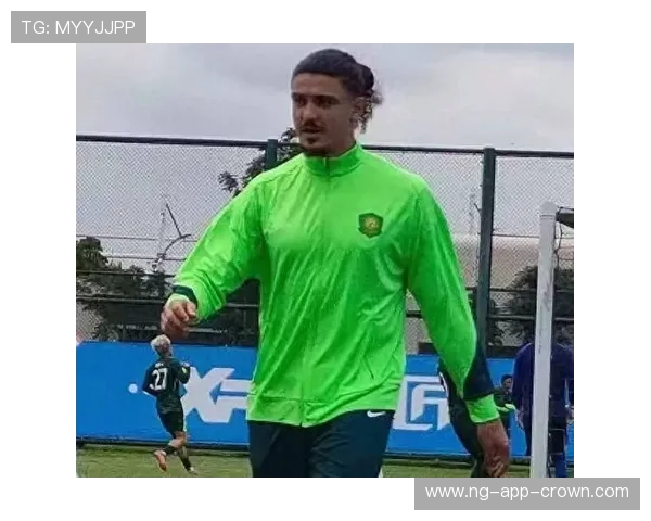 拉莫斯高位逼抢压制对手后卫，本赛季防守角色回撤明显提升球队稳定性